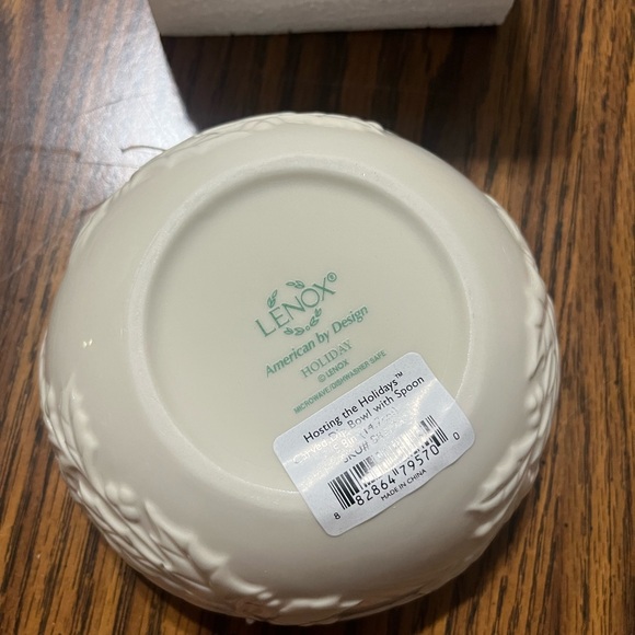 Lenox Cream and Green Holiday Bowl Set - Picture 5 of 5